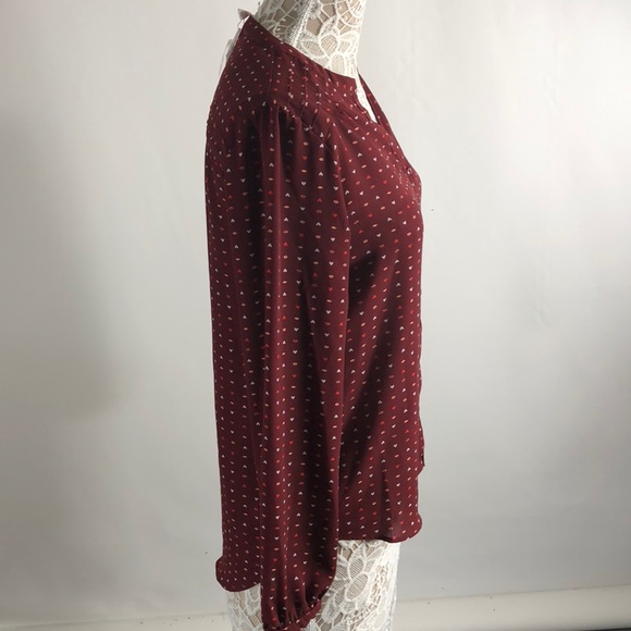 Adorable maroon high low pintuck shirt - Picture 2 of 5